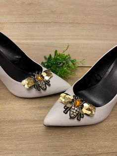 Bee Shoes, Shoe Charms, Shoe Clips, Handmade Shoes, Clothing And Shoes, Mother's Day Gifts, Mothers Day, Bee, Shoe Accessories