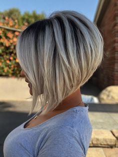 Inverted Bob Ice Blonde Hair, Inverted Bob Haircuts, Angled Bob Haircuts, Chubby Face, My Haircut, The Perfect Haircut, Angled Bob Hairstyles, Medium Length Haircuts, Inverted Bob Hairstyles