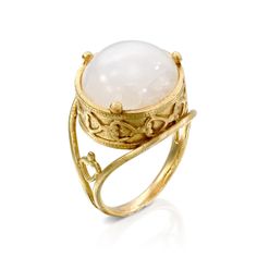 A beautiful 14k Yellow Solid Gold Moonstone Ring, a luxurious piece of jewelry that exudes royalty and elegance. This ring features a stunning cabochon-cut moonstone, hand-selected for its quality and natural beauty. The soft, creamy color of the moonstone is accented by the warm, rich glow of the 14k yellow solid gold setting, creating a harmonious blend of style and grace. The cabochon cut of the moonstone creates a smooth and rounded surface, showcasing the unique and natural patterns within Gold Butterfly Ring, Gold Moonstone Ring, Gemstone Rings Vintage, Royal Look, Diamond Jewelry Designs, Cabochon Ring, Green Quartz, Unique Diamonds, Emerald Engagement Ring