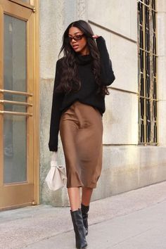 40 Best Winter Date Night Outfits [2024] To Be Cozy And Stylish - | February 2024 | Willtiptop Black Turtleneck Outfit, Trendy Date Night Outfit, Lunch Outfit, Winter Date Night, Winter Date Night Outfits