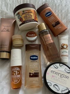 #Vaseline #Vaselinecocoa #Vaselinecocoaradiant #cocoaradiant #skincare #smothskin Vanilla Aesthetic, Holiday Wishlist, Body Hygiene, Smink Inspiration, Pretty Skin Care, Bath And Body Care, Pretty Skin