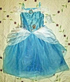 Authentic Disney Store New with tags this beautiful Cinderella gown. I ship "next-day" if payment received by 8 pm EST. I only charge actual shipping cost. I offer choice of Priority or Ground Shipping (order early and save $$) I do not charge any packing or handling fees. Please see my other listings. I will combine shipping, just let me know in advance. Thanks for Looking. PLEASE,  See the pictures as they are part of the description. Trendy Shein Outfits, Bestie Hangout, Summer Skirt Outfits, Cinderella Gown, Girlfriend Outfits, Summer Wedding Gowns, School Outfits Fall, Indie Dress, Folklore Dress