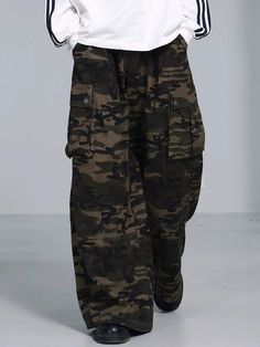 Camouflage Print Wide Leg Cargo Pants - chiclara Underground Streetwear, Vintage Gorpcore, Gorpcore Streetwear, Yeezy Fashion, Masc Fashion, Unique Clothing Style, Wide Leg Cargo Pants, Camouflage Cargo Pants, Camouflage Pants