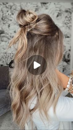 Brooke Roundy Hair Tips Makeup Tips on Instagram: "This is a fabulous way to get a thicker looking bun if you don’t have the hair for a traditional messy bun! Give it a try and lmk what you think. Follow @blushbasics   #amazonhair #amazon #amazonfashion #amazonreview #hair  #amazonreviewer #amazonhairtools #naturalhair #productreview #amazonreviews #amazonprime #amazonfinds #amazondeals #easyhairstyles #thinhair #hairtips" Everyday Messy Bun, Hairstyle To Make Hair Look Thicker, No Extension Hairstyles, Top Knot For Long Hair, Date Night Hairstyles Half Up, Half Up Hairstyles Volume, Updos For Rainy Days, Loose Top Knot Bun, Long Hair Hair Dos