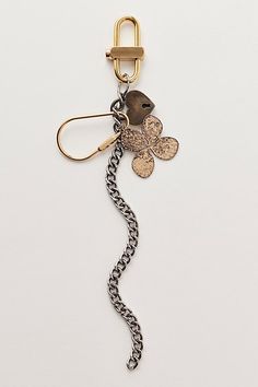 Take your accessoires game to the next level with this stunning set of charms featured in the sweetest, vintage-inspired design with hammered metal pendant, classic carabiner, and locket piece all adorned on an edgy chain for a super unique touch. | Charmed Strand Bag Charm by Free People in Gold Phone Charm Ideas, Charm Ideas, Keychain Charms, Metal Bag, Phone Charms, Hammered Metal, Bag Chain, Bag Charms, Metallic Bag