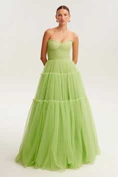 Strapless Tulle Dress With Fitted Bodice For Gala, Organza Ball Gown With Sweetheart Neckline, Spring Gala Tulle Gown, Evening Strapless Tulle Dress With Sweetheart Neckline, Green Gown With Lined Bodice And Sweetheart Neckline, Green Tulle Dress For Gala, Spring Gala Gown In Tulle, Glamorous Tulle Corset Dress With Fitted Bodice, Fitted Strapless Dress With Tulle Skirt For Gala