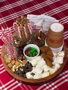 Hot Coco Board Ideas, At Home Christmas Activities For Adults, Christmas Hot Chocolate Charcuterie Board, Christmas Office Party Food, Easy Hot Cocoa Bar, Hot Cocoa Charcuterie Board Ideas, Christmas Sleepover Food, Hot Coco Bar Idea Christmas, Christmas Hot Chocolate Charcuterie