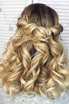 Grade 8 Grad Hairstyles Half Up, Graduation Hair Styles With Cap, Graduation Hairstyles With Cap Curls, Hair Styles For Graduation Cap, Grad Cap Hairstyles, Grade 8 Grad Hairstyles, Banquet Hairstyles, Graduation Hairstyles For Long Hair, Country Hairstyles