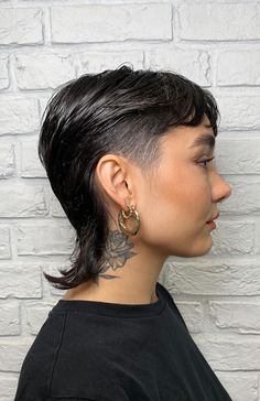 Asymmetrical Shaved Side, Updos For Mullets, Sides Of Head Shaved, Slick Back Mullet Female, Short Hair With Sides Shaved, Short Hair Side Shave, Mullet Shaved Sides Woman, Wolfcut With Undercut, Mullet Short Hairstyle Women