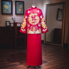 Looking a traditional Chinese bridal gown. This beautiful 2-piece qun kwa set is embroidered with gold, silver,blue and white threads. The intricate flower and peacock embroideries are decorated throughout the jacket and skirt. The peacock is a manifestation of the heavenly phoenix on earth, divinity, beauty, power, rank, and beauty. It's a perfect option for your traditional Chinese wedding, tea ceremony The qun kwa set come with 2 options: With crystals decoration or no crystal. Matching Tang Kimono Chinese, Plus Size Chinese, Dragon Rouge, Traditional Chinese Wedding, Chinese Wedding Dress, Embroidered Kimono, Tang Suit, Cheongsam Dress, Chinese Wedding