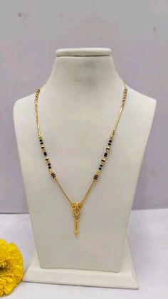 Mangalsutra Designs Gold, Short Mangalsutra, Indian Gold Necklace Designs, Hand Jewelry Rings, Gold Jewels Design, Modern Gold Jewelry, Bridal Jewellery Design