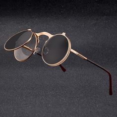 The Quill Steampunk Retro Round Vintage Men's Sunglasses from EFFENTII are the perfect combination of style and functionality. With their ultra-hip steampunk design, these shades will fill you with a sense of nostalgia while still making sure you look stylish as you stay safe in the sun. The unique shape fits every face, while providing excellent coverage for your eyes and blocking out UV Rays. If you are looking for a stylish, retro look that’s perfect for the summer, then look no further!! The Flip Sunglasses, Circle Glasses, Flip Up Sunglasses, Vintage Steampunk, Steampunk Sunglasses, Sunglasses Retro, Decoration Photo, Steampunk Design, Retro Sunglasses