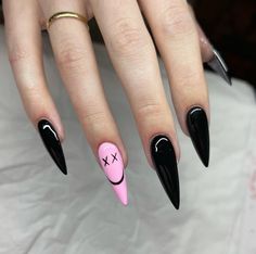 Easy Edgy Nails, September Nails Stiletto, Simple Punk Nails, Easy Dark Nail Designs, Cute Edgy Nails, Alt Nail Inspo Almond, Short Goth Nails Ideas, Girly Goth Nails, Pink And Black Acrylic Nails Designs