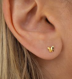 Mini Gold Butterfly Studs Vermeil Size approx : 0.2 inch Mini Butterfly, Studs Gold, Mini Gold, Gold Butterfly, Cute Jewelry, Earring Necklace, Ring Necklace, Gold Plate, Plating