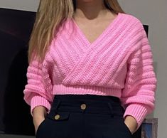 El örgüsü kalın kazak, Small - Medium beden için uygundur. Şeker pembe renktir. El yapımı olup, sipariş üzerine farklı renk ve bedenlerde çalışılabilir. Pink Knitted Long Sleeve Top, Pink Long Sleeve Knitted Top, Casual Pink Crochet Sweater, Pink Crochet Tops For Fall, Pink Crochet Sweater For Winter, Womens Pullover Sweaters, Pullover Sweater Women, Women Pullover, Sweater Outfits