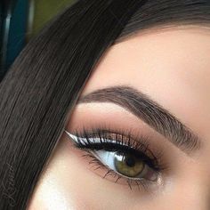 Eyeliner | Makeup where the outlined is the protagonist Waterproof Liquid Eyeliner, Kiss Makeup, Long Lashes, Makeup Goals, American Beauty, Love Makeup, Pretty Makeup, Liquid Eyeliner, Beautiful Makeup