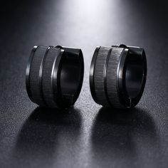 1 pair Classic Korean Punk Stainless Steel Ear Clip Earrings For Men Women Black No Pierced Fake Ear Circle New Pop Jewelry daiiibabyyy Pop Jewelry, Mens Earrings Studs, Unisex Earrings, Bracelet Viking, Hoop Earrings Style, Sparkle Earrings, Round Stud Earrings, Men Earrings, Clip Earrings