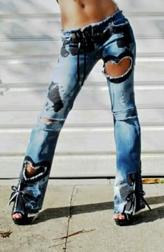 O.M.G!!!!!!!!!! In Love!!!! So ME!!! <3 xOxO Heart Jeans, Gothic Leggings, Custom Jeans, Painted Jeans, Denim Outfits, Jeans Diy, Printed Denim, Leggings Fashion, Blue Jean