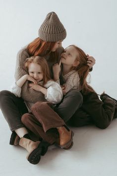 Mom And Kids Photoshoot Ideas, Mommy And Me Studio, Cleopatra Quotes, Easy Quotes, Toddler Poses, Family Portrait Outfits, Funny Real Estate Quotes