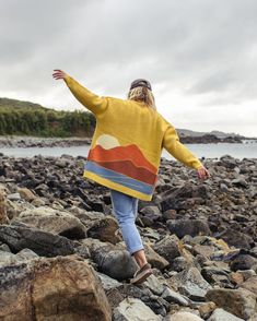 Vista Recycled Knitted Cardigan Amber Gold – Passenger Passenger Clothing, Outdoor Clothing, Jacquard Knit, Knitted Cardigan, Open Front Cardigan, Sustainable Materials, Outdoor Woman, Knitwear Women, Knit Patterns