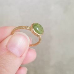 First of all, if you are watching this ring, I am very sorry for the loss of your friend, it is a sad moment and I send you all my support. This ring is made with 14k gold and a cabochon of the stone of your choice, in the picture is a peridot cabochon, the ashes will be between the gold support and the stone, with a layer of resin so that the ashes do not move. Thanks to this system, I can also put your pet's hair. I have different types of cabochons to choose from, just ask me! I NEED TO RECEIVE YOUR PET'S ASHES IN MY WORKSHOP TO START THE PROCESS. As soon as the payment is complete I will send you the shipping instructions when you receive the shipping instructions I will mark the order as completed, this means that the process is ongoing, as soon as I receive the ashes I will let you k Ashes Jewelry Cremation Ring, Cremation Rings Fish Water, Ashes In Resin Ring, Ash Jewelry Cremation, I Am Very Sorry, Ash Pendant Cremation Jewelry, Ashes Ring, Memorial Ring, Twig Ring