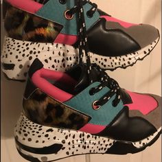 Beautiful Multicolor , Unique Girl’s Shoes Girls , Designed By Steve Madden, Great Condition Clean And Smoked Free. Size: 4 1/2 - 5 Y Madden Girl Shoes, Shoes Color, Madden Girl, Steve Madden Shoes, Pink Black, Girls Shoes, Free Size, Steve Madden, Kids Shoes