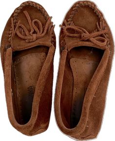 Fringe Moccasin Boots, Fringe Moccasins, Suede Fringe Boots, Moccasins Women, Moccasin Flats, Minnetonka Moccasins, Moccasins Style, Suede Moccasins, Moccasin Boots