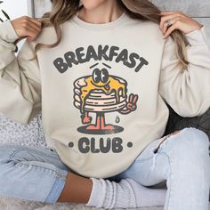 Get ready to be OBSESSED with your new favorite Breakfast Club Retro Pancake Sweatshirt. It's the cutest and most trendy way to emit all those vintage brunchy vibes! It is the perfect graphic sweatshirt to throw on all day every day! Crafted from the softest fabric, this Gildan 18000 sweatshirt ensures the utmost comfort throughout the day. * Q U I C K F A C T S * ✺ 50% Polyester, 50% Cotton ✺ Wash and dry on delicate, inside out (on cool for best results) * S I Z I N G * ✺ Models are wearing si Goose Sweatshirt, Funny Goose, Brunch Shirts, Grunge Hippie, Club Aesthetic, University Shirt, Clubbing Aesthetic, Silly Goose, Retro Sweatshirts