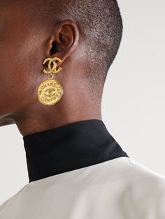 Each piece of vintage Chanel jewelry comes with a story of its own, told through the unique marks and gentle wear. Sourced by Susan Caplan, these gold-plated earrings have interlocking 'CC' emblems as posts and dainty charms engraved with the same iconic motif. The hammered finish catches the light beautifully.   This Chanel item has been authenticated by Susan Caplan. Susan Caplan is not affiliated or endorsed by Chanel Vintage Chanel Earrings, Vintage Chanel Jewelry, Winter Wishlist, Branding Inspo, Flat Dress Shoes, Chanel Earrings, Chanel Jewelry, Jewelry Outfit, Threader Earrings