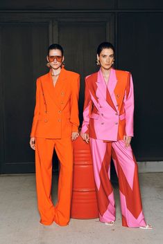 Colorful Suits For Women, Orange Suit Women, Women Orange Suit, Woman Suit Fashion Party, Luxury Orange Silk Set, Orange Runway Fashion, Luxury Orange Wide-leg Pants, Street Style Edgy, Fashion Fail