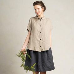 Beautiful loose fit linen women's shirt with short sleeves. Composition: 100% linenClosure: black buttonsSIZE CHART:*Loose fit XS/Sbust - 27.5"-35.5" / 70-90cmwaist - 21.5"-31.5" / 55-80cmhips - 31.5"-47" / 80-120cm height - 61"-66" / 155-168cm*Loose fit S/Mbust - 31.5"-39.5" / 80-100cmwaist - 23.5"-35.5" / 60-90cmhips - 35.5"-51" / 90-130cm height - 64.5"-70" / 164-178cm*Loose fit M/Lbust - 35.5"-51" / 90-130cmwaist - 31.5"-43.5" / 80-110cmhips - 39.5"-55" / 100-140cm height - 67"-73"/ 170-186c Pleated Drapes, Linen Shirts Women, Linen Summer, Natural Linen Fabric, Summer Blouse, Linen Blouse, Shirt Short Sleeve, Shirt For Women, Grey Top