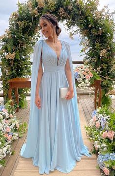 Vestido azul serenity para madrinha: seleção de longos! - Pronta pra Festa Sukienki Maksi, Bridesmaid Gown Chiffon, Soiree Dress, Elegant Prom Dresses, Bridesmaid Dresses Online, Bodo, Dresses Elegant, Evening Dresses Elegant