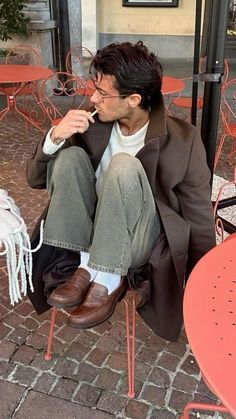 French Artist Outfit, French Man Outfit, Men Italian Fashion, Mens Brown Outfit, Fancy Date Night Outfit Men, Fall Outfits Men Aesthetic, Old British Fashion, Navy Blue And Brown Outfit, Men Preppy Outfits