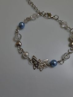 Combining elegance and the magic of nature, the Crosswonder Fairycore Pearl Butterfly Bracelet completes your style with a Y2K aesthetic. Featuring pearl details and a butterfly figure, it offers a fairy-tale look. This handmade bracelet is crafted using high-quality materials. Its lightweight and comfortable design makes it ideal for everyday wear. You can use it safely if it does not come into contact with chemicals. Bracelet Y2k, Fairy Bracelets, Pearl Butterfly, Pretty Jewelry Necklaces, Bracelets Design, Pearl Details, Tassel Bracelet, Beads Bracelet Design, Jewelry Accessories Ideas