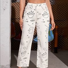 Brand New Size Small Super Cool Fun Jeans. Doodle Placement Will Vary From Photo. Black And White Jeans, Funky Pants, Diy Pants, Painted Clothes Diy, Shein Jeans, Latest Jeans, Custom Jeans, Painted Jeans, Thrift Flip