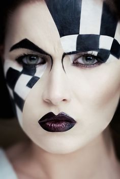 Circus Makeup, Halloween Contact Lenses, Chess Queen, Halloween Eye Makeup, Halloween Contacts