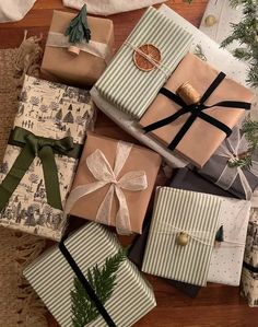 many wrapped presents are sitting on the floor