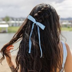 This satin ribbon bow comes in two stunning colors, and has an extra long tail that hangs beautifully with your hair. The alligator clip style makes for an easy application and a strong non-slip hold during wear. 2 colors: cream, black Cute Hairstyles For School, Long Bow, Hair Mask For Growth, Glamorous Hair, Bow Hairstyle, Satin Ribbon Bow, Athletic Hairstyles, Bow Clip, Hair Growth Tips