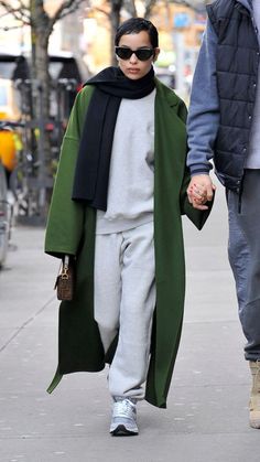 Wool Coat Outfit, Zoë Kravitz, Oversized Wool Coat, 2023 Outfits, Look Short, Elegante Casual, Jane Birkin