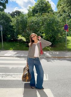 Stockholm Fashion Outfits, Europe Fits Fall, Sweden Outfit Aesthetic, Spring Stockholm Style, Back To School Fall Outfits, Stockholm Fall Outfit, Sweden Summer Outfits, Scandi Outfit Aesthetic, Sweden Aesthetic Outfit