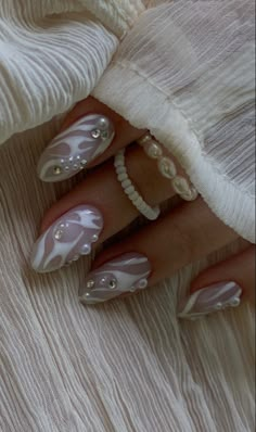 Kali Uchis Aesthetic Nails, Almond Colorful Nails, Pearl Aesthetic Nails, Swirls And Pearls Nails, Swirly Pearl Nails, Shell Inspired Nails, Nail Inspo Summer 2023, Summer Nails Inspo 2023, Aesthetic Gel Nails