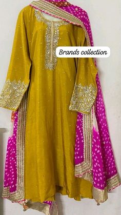 Crushed Lehnga Designs, Mehndi Suit Designs, Simple Haldi Outfit, Raw Silk Frocks, Pakistani Shadi Dresses, Double Dupatta Draping Styles, Elegant Pakistani Dresses, Simple Mehndi Outfit, Raw Silk Embroidery