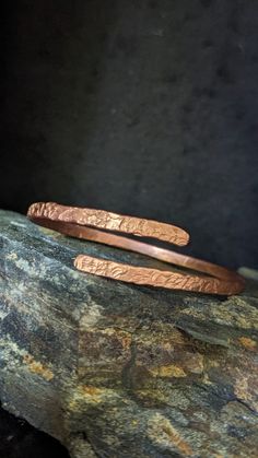 Handmade hammered copper bangle copper bracelet copper cuff Size: adjustable Length: 1/2 Cubit Material: copper The bracelet has been carefully sanded at the ends so that you can put it on and take it off without any problems. Since each bracelet is handmade by me personally, I ask for your understanding for slight variations in texture and shape. The bracelet is made of pure, untreated copper, which develops an attractive patina over time. Benefits of wearing copper: Copper supports inner balance, improves communication and promotes harmony. It is known for its ability to conduct energy well and is therefore often used for various spiritual purposes. Many people wear copper to harmonize their energy pathways. Since each bracelet is handmade by me personally, I ask for your understanding f Hammered Copper Bangle Bracelets, Hammered Copper Bangle Bracelet, Copper Properties, Copper Design, Copper Cuff, Hammered Copper, Copper Bracelet, Handmade Copper, Copper Jewelry