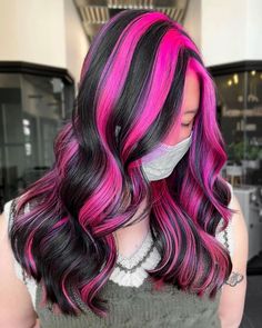 Hair Color Ideas Bright Colors, Hot Pink Chunky Highlights, Draculara Hair Dye, Hot Pink Hair Ideas, Draculaura Hair Dye, Chunky Hair Color, Draculaura Hairstyle, Black And Hot Pink Hair, Draculaura Inspired Hair