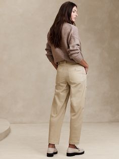 Designed for a mid-rise fit, this barrel leg pant strikes a balance between relaxed and refined thanks to a beautiful cotton corduroy fabric. Size down if you prefer a higher rise and cheeky fit. Relaxed leg. Mid-rise Zip fly with button closure. Belt loops. Front and pack pockets. Unlined. Mid-rise. Relaxed leg. Ankle length. Inseams: Petite/Short 24", Regular 26", Tall 29" Model: Size 25, 5'10" (178cm). Corduroy Pants Outfit, Petite Shorts, Corduroy Fabric, Style Fall, Summer 24, Corduroy Pants, Pants Outfit, Ankle Length, Leg Pants