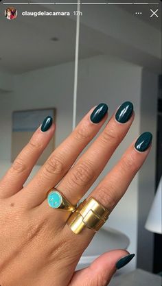 igclaugdelacamara September Mani Pedi, Dark Summer Nail Colors, Short Nails No Tips, Dark Nail Colors Summer, Rounded Dip Nails, Summer Nails For Tan Skin, Short Gel Nail Colors, Fall Short Almond Nails, Almond Nails One Color