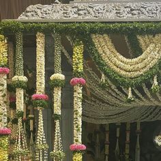 South Indian Mandap, South Indian Wedding Decor, Umbrella Wedding Decorations, Hindu Wedding Decorations, Simple Stage Decorations, Flower Garland Wedding, Ganpati Decoration Design