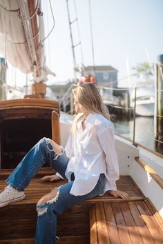 This oversized white blouse is the perfect layering piece for Fall and Winter. We love it under a sweater vest or top. The ultimate boyfriend top that you just can't live without this year. *Materials: 100% Cotton Boyfriend Top, Top Hits, Adhesive Bra, Oversized Blouse, White Blouse, Layering Pieces, Fall And Winter, Hat Hairstyles, Black Blouse