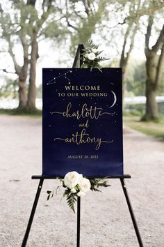 a welcome sign with white flowers on it