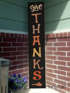 a sign that says give thanks to those who have passed the thanksgiving message on it